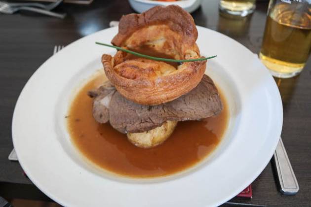 The Winning Hand, Theale - Roast Beef and Yorkshire Pudding