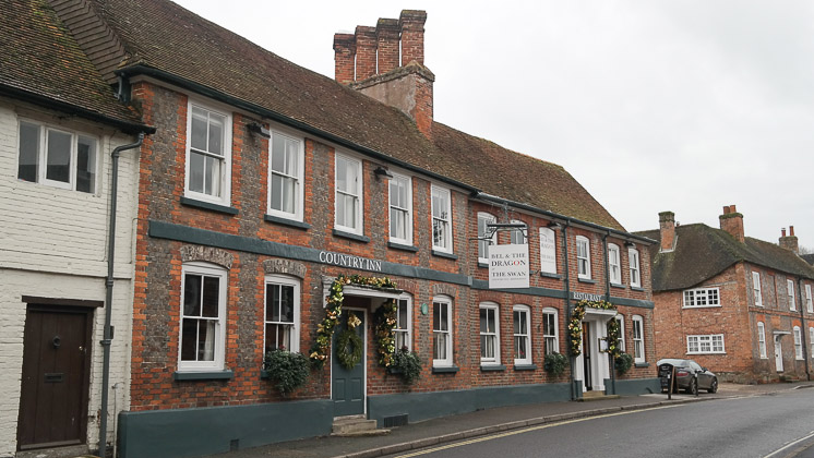 Bel and Dragon in Kingsclear, Newbury, Berkshire